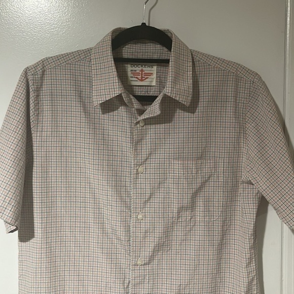 Dockers Men Button Up Short Sleeve Shirt Size Medium - Picture 2 of 8